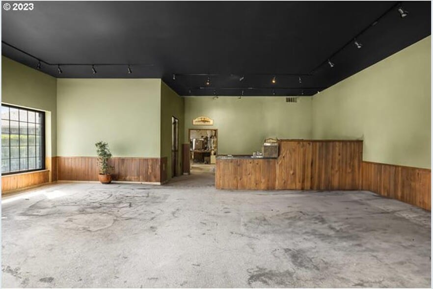 More Photos Of 5700 SE Foster Rd, Portland Storefront Retail Office For Sale
