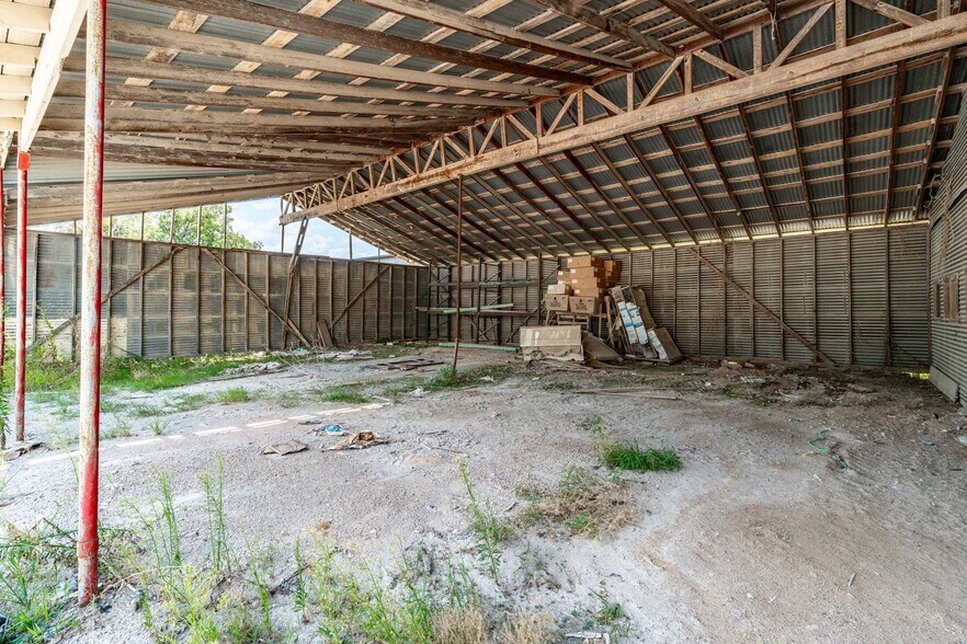More Photos Of 1208 E Washington St, Stephenville Industrial For Sale