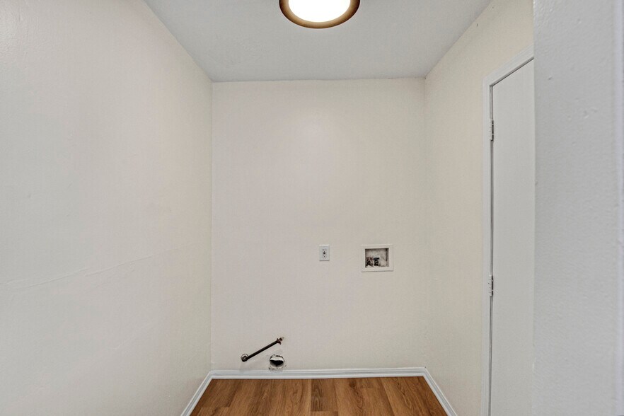 More Photos Of 2947 West Blvd, Los Angeles Apartments For Sale