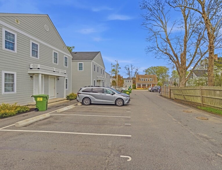 More Photos Of 39 Pearl St, Hyannis Apartments For Sale