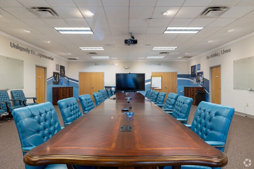 More Photos Of 2511 Corporate Way, Palmetto Light Distribution For Lease