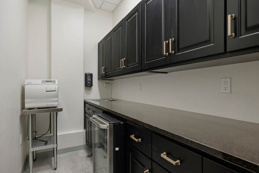 More Photos Of 4420 Valley View Rd, Edina Office For Lease