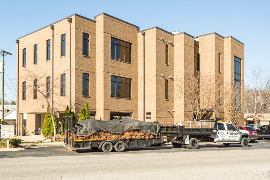 Primary Photo Of 421 E Iris Dr, Nashville Office For Lease