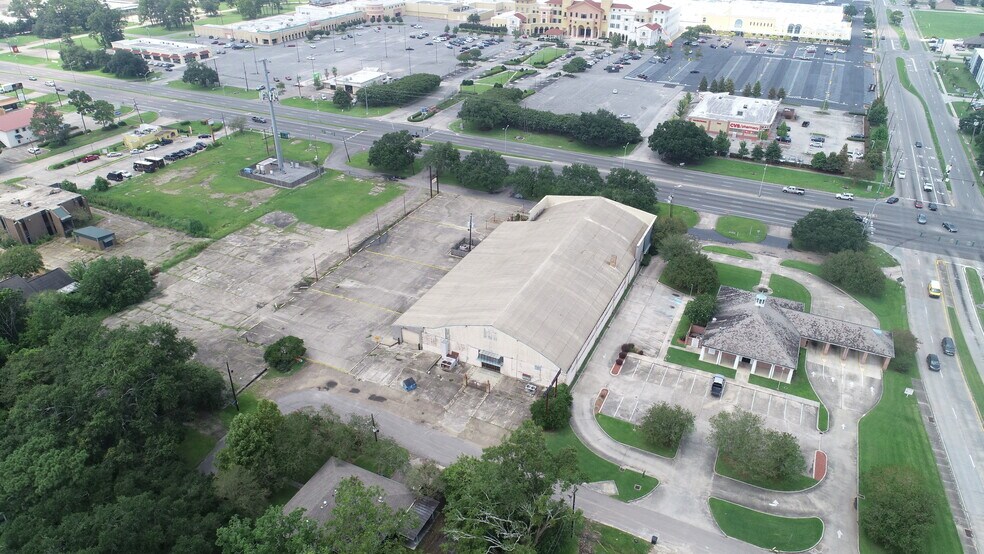 More Photos Of 7330 Florida Blvd, Baton Rouge Freestanding For Sale