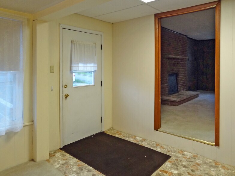 More Photos Of 93 Maple Ave, Morgantown Office For Sale