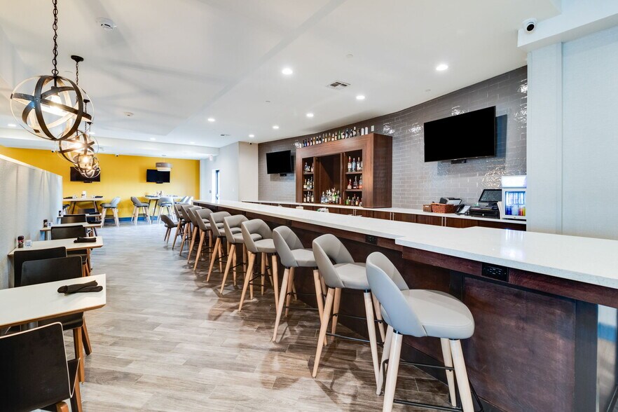 More Photos Of 1800 Martin Luther King Blvd, Houma Hotel For Sale