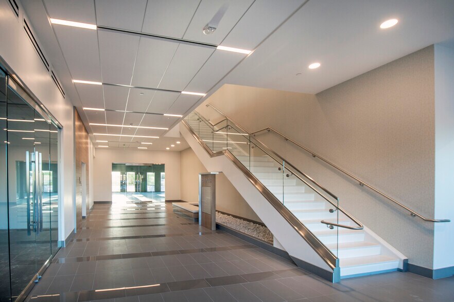 More Photos Of 9000 W Thunderbird Rd, Peoria Medical For Lease