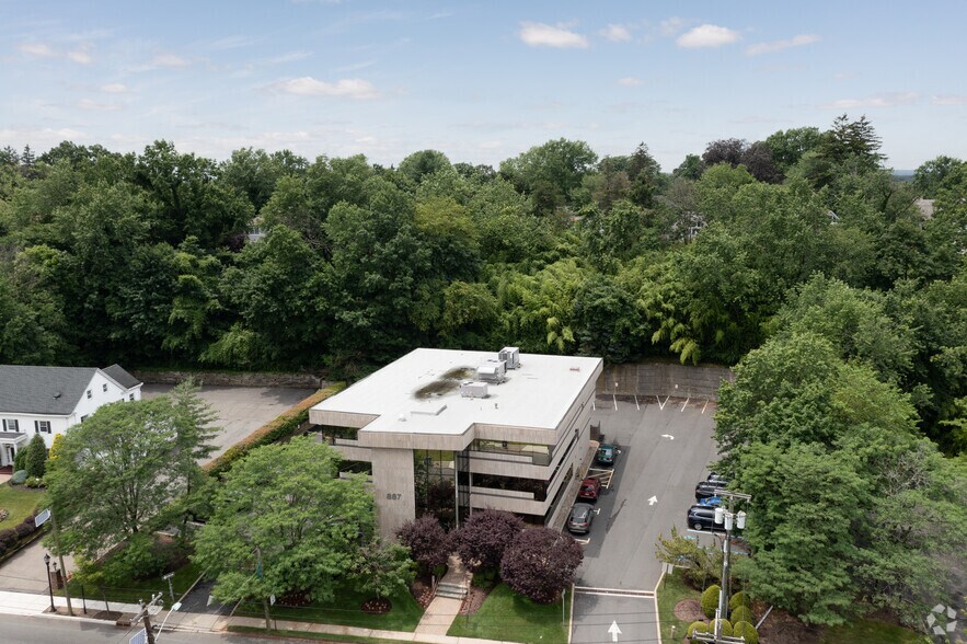 More Photos Of 887 Kinderkamack Rd, River Edge Office For Lease