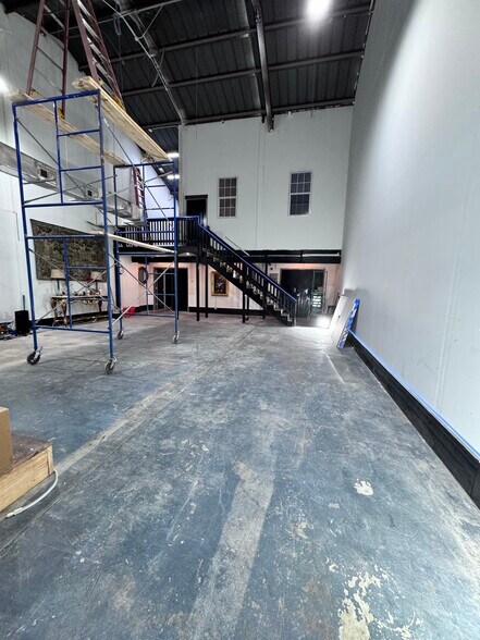 More Photos Of 8418 Broadway St, San Antonio Industrial For Sale