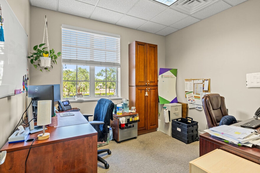 More Photos Of 1555 Indian River Blvd, Vero Beach Medical For Lease
