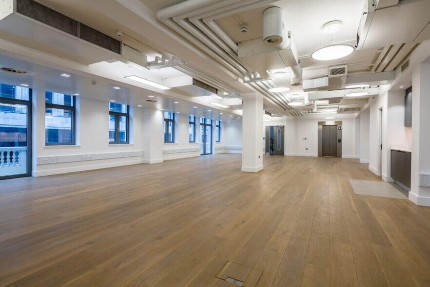 More Photos Of 10 Great Castle St, London Office For Lease