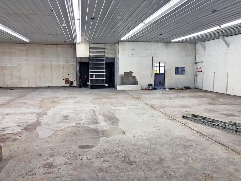 More Photos Of 5446 Chain Of Rocks Rd, Edwardsville Industrial For Sale