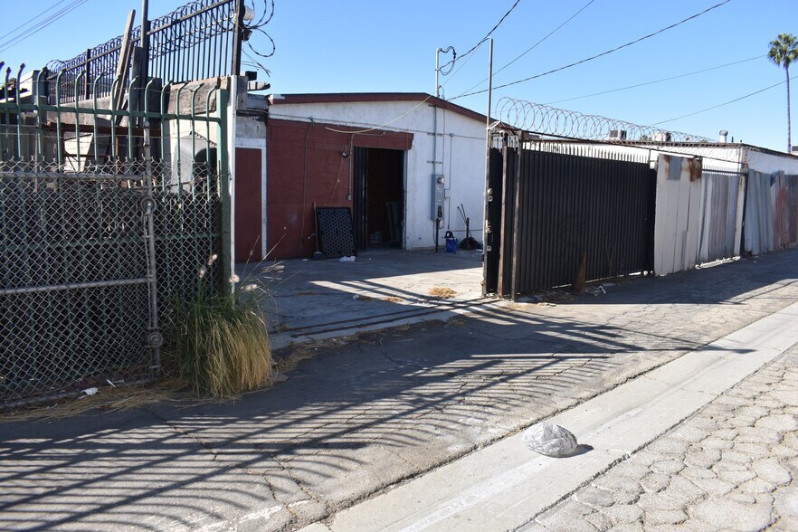 More Photos Of 5273-5275 E Washington Blvd, Commerce Warehouse For Lease