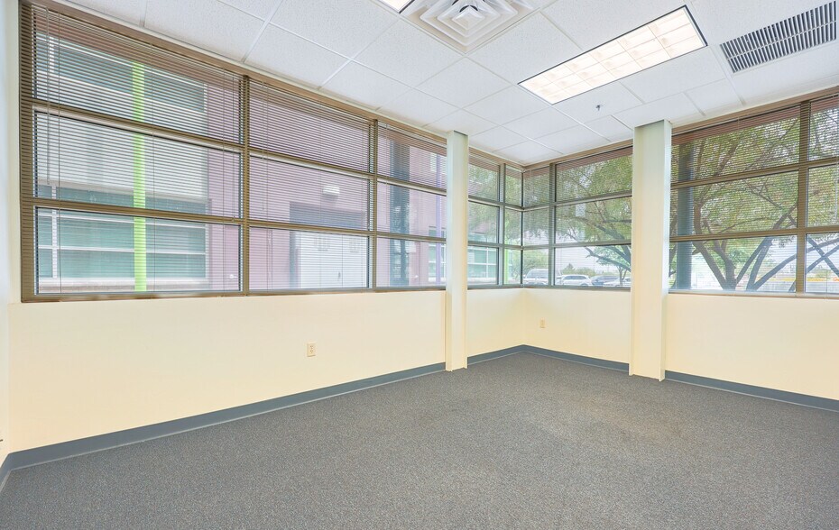 More Photos Of 500 N Garden Ave, Sierra Vista Office For Lease