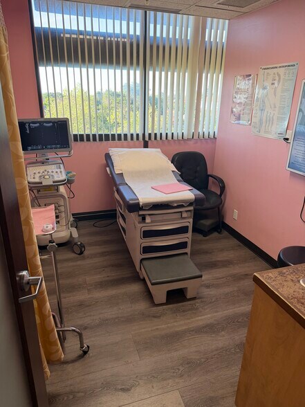 More Photos Of 622 W Duarte Rd, Arcadia Medical For Lease
