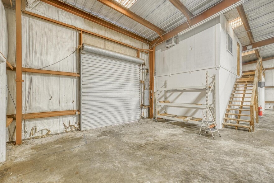 More Photos Of 1014 Creighton Rd, Pensacola Flex For Lease