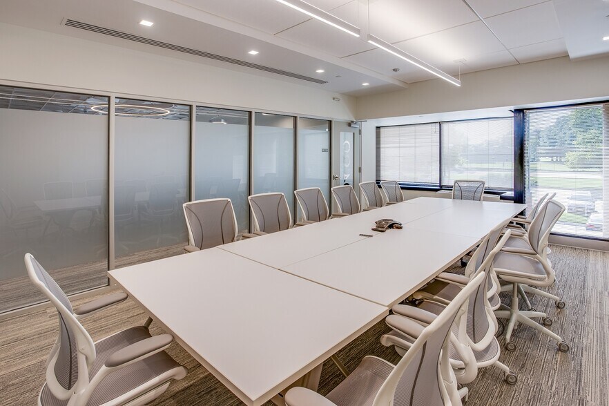 More Photos Of 704 Quince Orchard Rd, Gaithersburg Research And Development For Lease