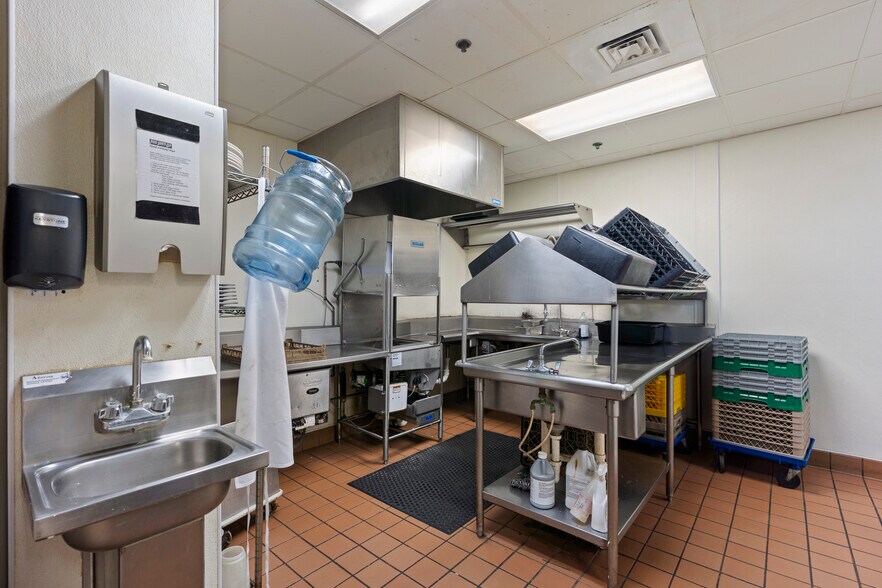 More Photos Of 824 Paul Bunyan, Bemidji Restaurant For Sale