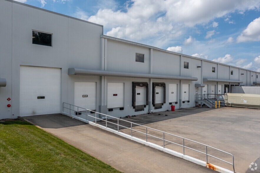 More Photos Of 2150 Boggs Rd, Duluth Warehouse For Lease