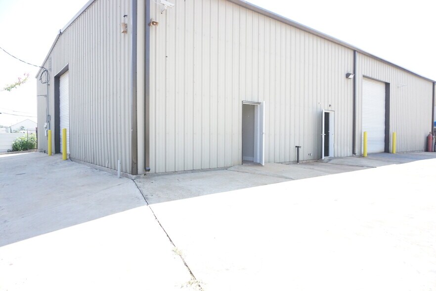More Photos Of 5603 Northdale St, Houston Warehouse For Lease