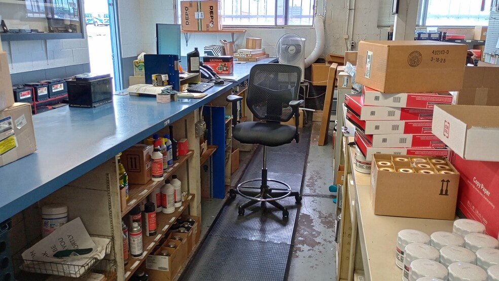 More Photos Of 520 W Kimberly Rd, Davenport Auto Dealership For Lease