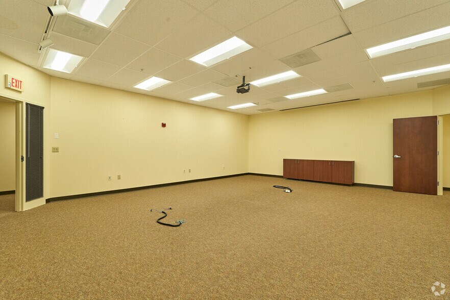 More Photos Of 1050 Key Pky, Frederick Medical For Lease