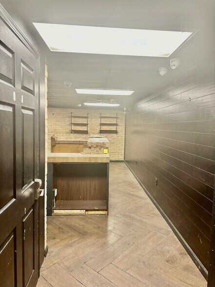 More Photos Of 5277 W Jefferson Blvd, Los Angeles General Retail For Sale