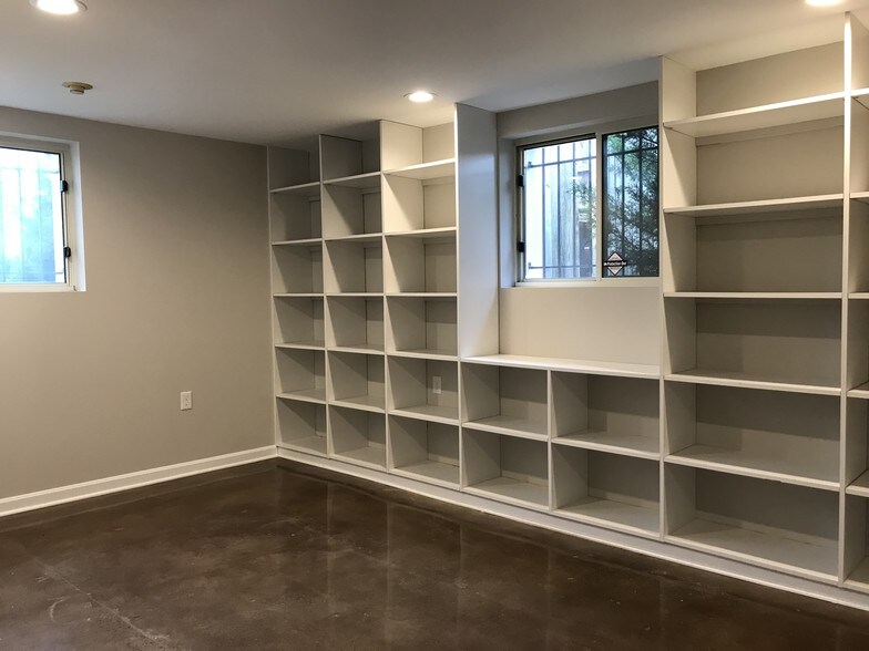 More Photos Of 2021 Auburn Ave, Cincinnati Office For Sale