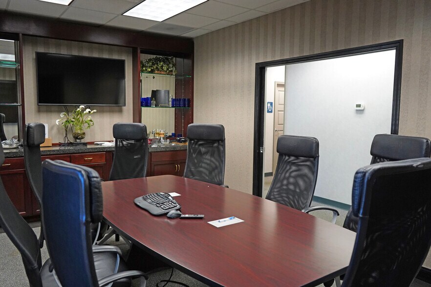 More Photos Of 483 Montgomery Rd, Altamonte Springs Office For Sale