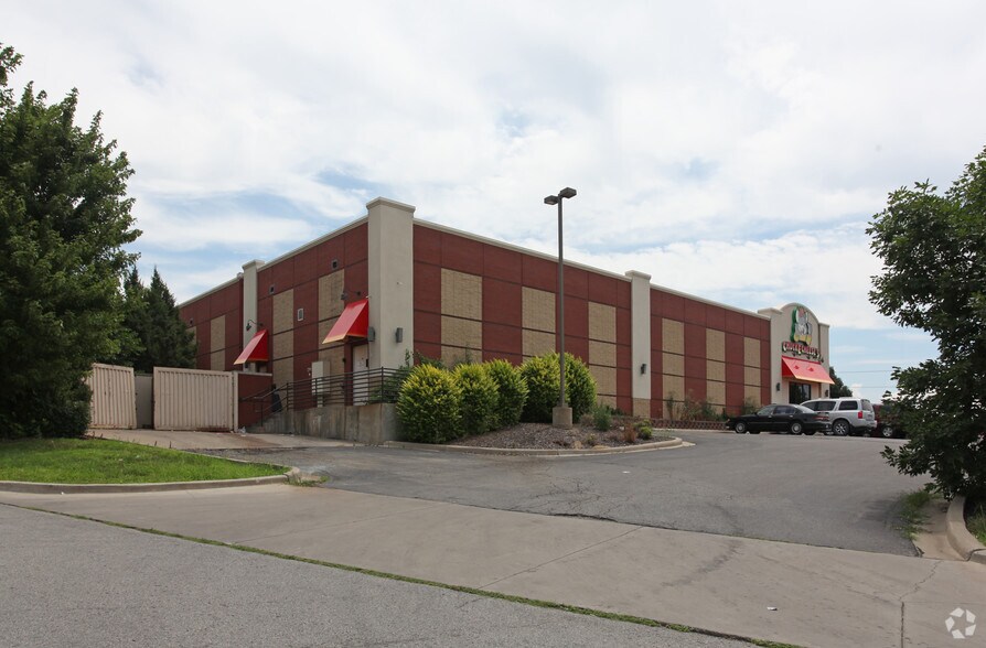 More Photos Of 15225 W 134th Pl, Olathe Freestanding For Lease