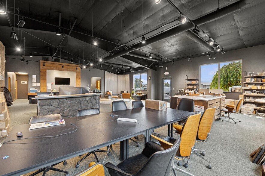 More Photos Of 201 United Dr, Kalispell Light Manufacturing For Lease