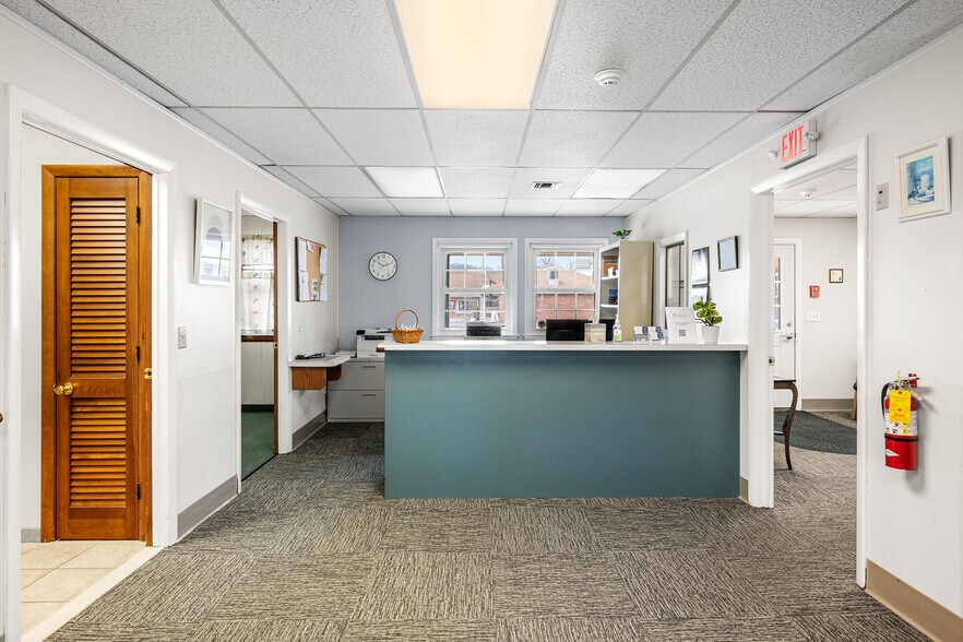 More Photos Of 131 Boston Post Rd, East Lyme Office For Lease