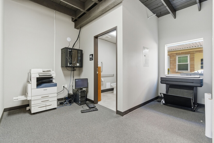 More Photos Of 2318 Pacific Ave, Forest Grove Office For Sale