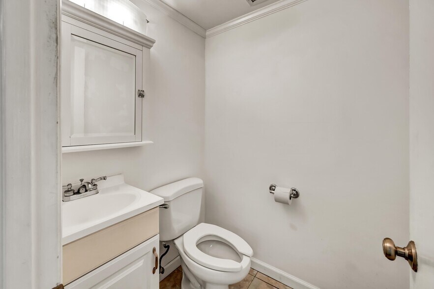 More Photos Of 50 S End Plz, New Milford Light Distribution For Sale