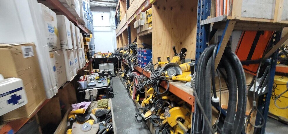More Photos Of 4947 31st St, Long Island City Warehouse For Lease