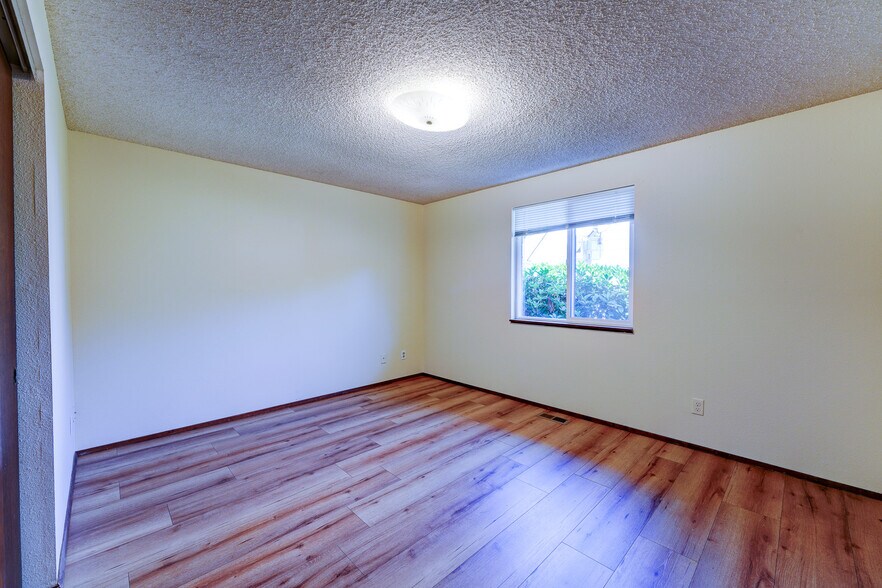 More Photos Of 1397-1407 SE 130th Ave, Portland Apartments For Sale