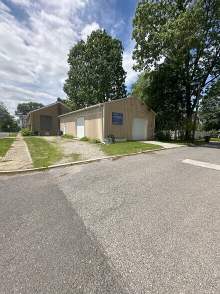 More Photos Of 400 Magnolia St, Beverly Warehouse For Sale