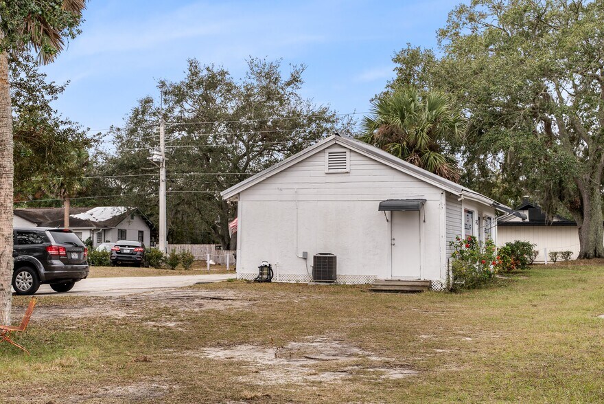 More Photos Of 1421 Griffin Rd, Leesburg Freestanding For Sale