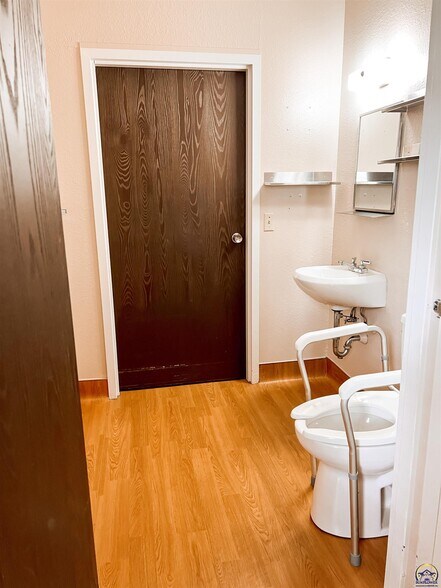 More Photos Of 128 Pearson Ave, Waverly Assisted Living For Sale