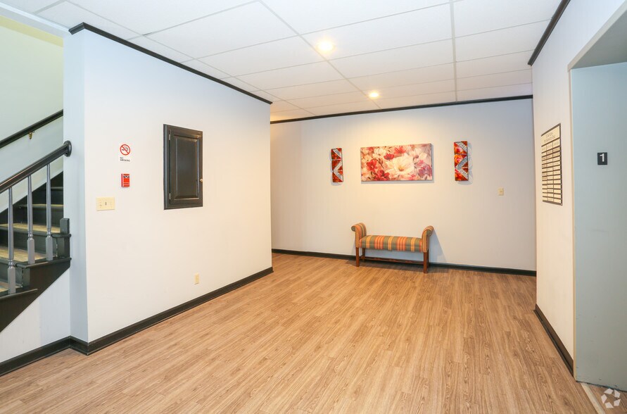 More Photos Of 10144 N Port Washington Rd, Mequon Loft Creative Space For Lease