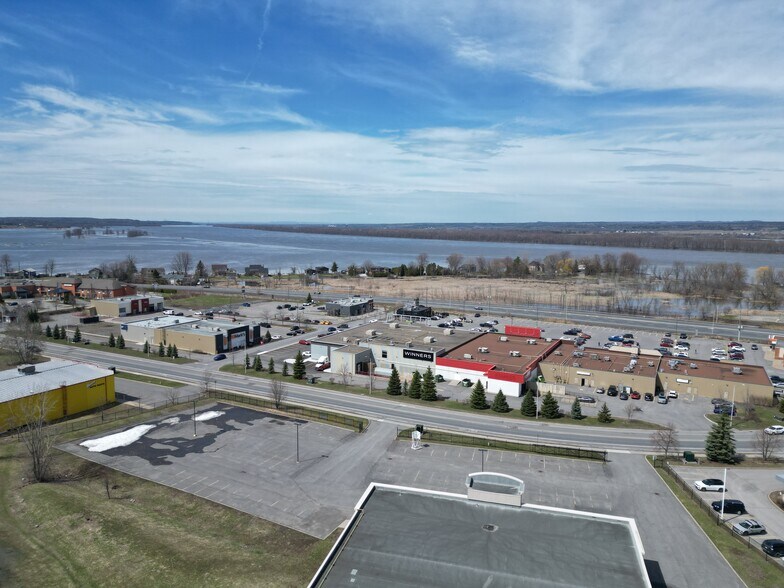 More Photos Of 2747 Chamberland St, Rockland Freestanding For Lease