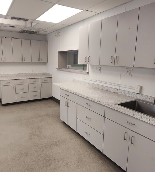 More Photos Of 535 Maple Ave, Linwood Veterinarian Kennel For Lease