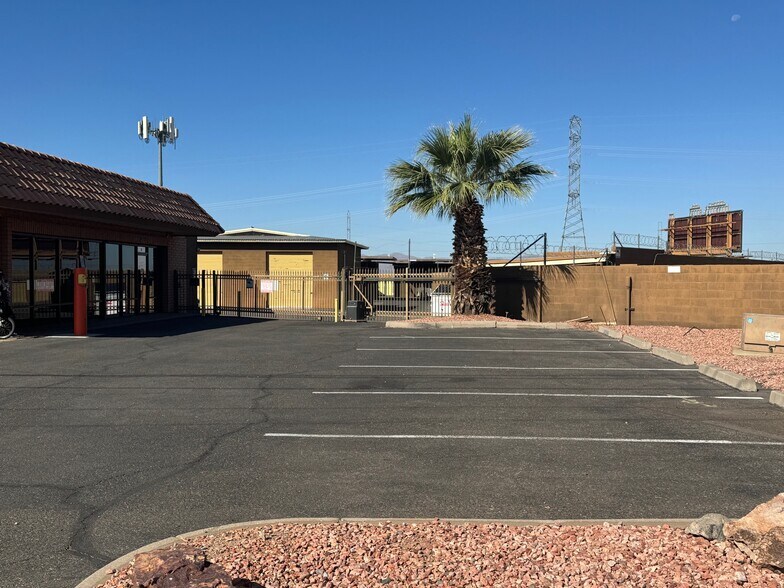 More Photos Of 13246 N 113th Ave, Youngtown Freestanding For Lease