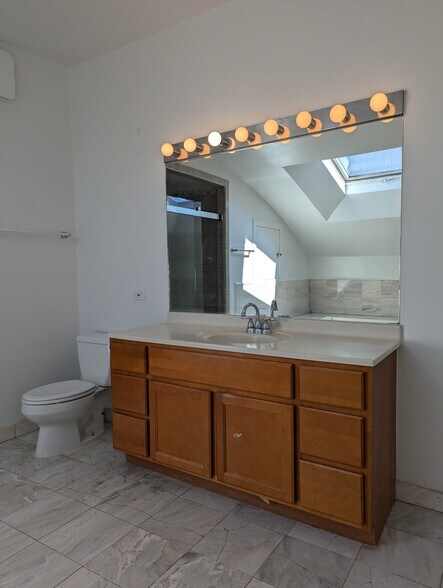 More Photos Of 4940-4942 N Sheridan Rd, Chicago Apartments For Sale