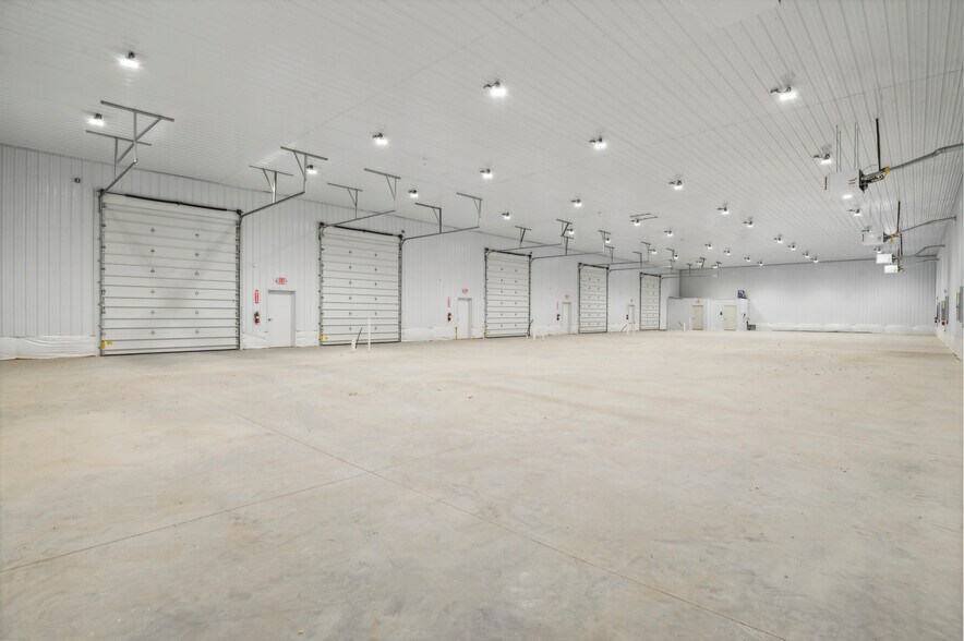 More Photos Of 1600 Porter Rd, Bear Distribution For Lease