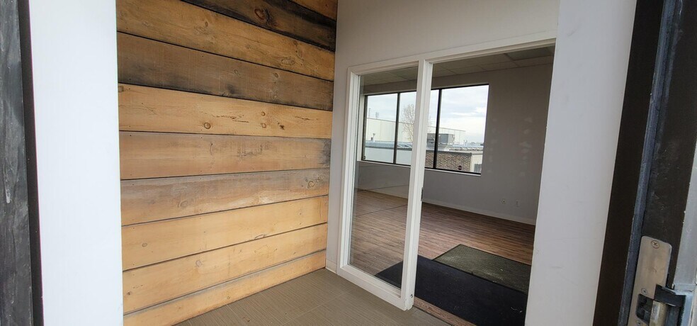 More Photos Of 1185 Franklin Blvd, Cambridge Warehouse For Lease