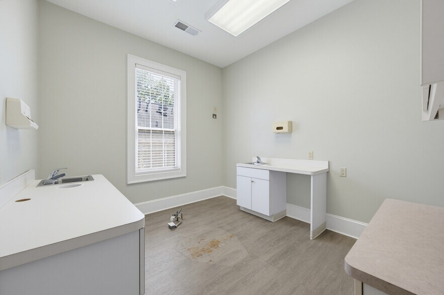 More Photos Of 129 Marble Mill Rd, Marietta Medical For Sale