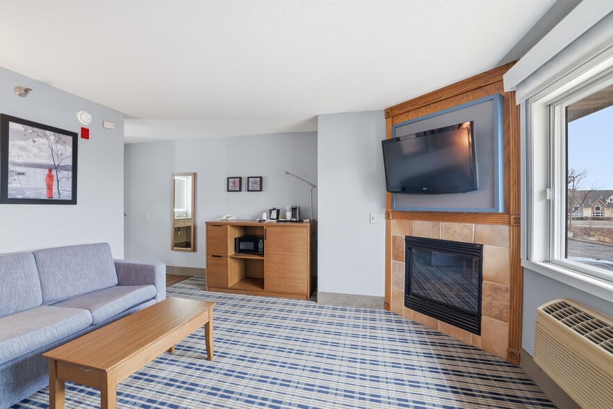 More Photos Of 4675 White Bear Pky, White Bear Lake Hotel For Sale