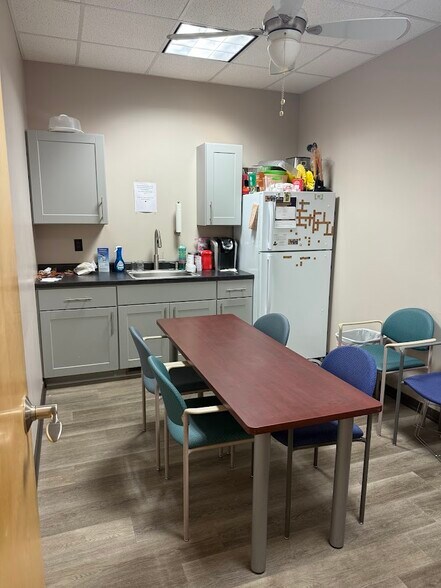 More Photos Of 4444 S 86th St, Lincoln Medical For Lease