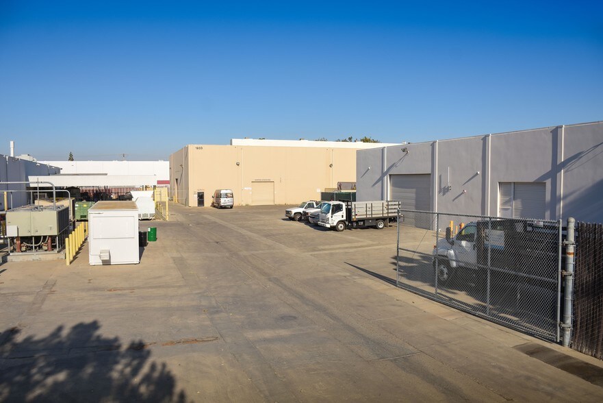 More Photos Of 1933 Deere Ave, Irvine Warehouse For Lease